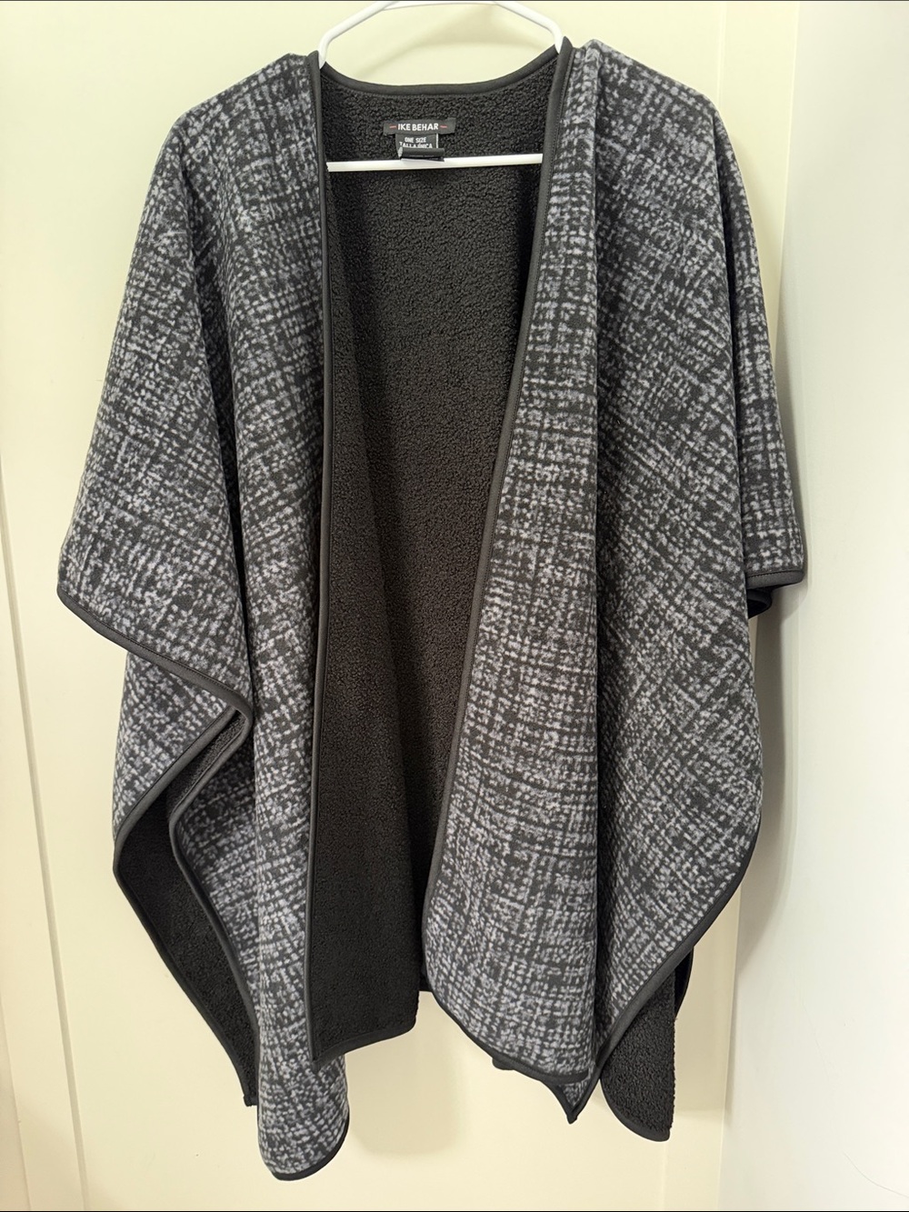 Ike Behar Gray Patterned Open-Front Fleece Poncho